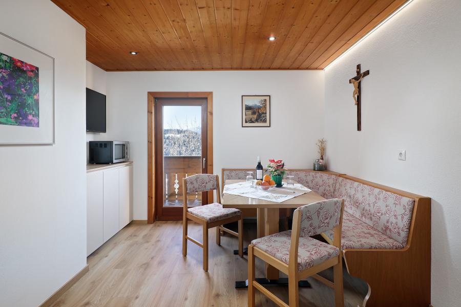 Ferienwohnung - Wohnraum mit Südbalkon mit Panoramablick