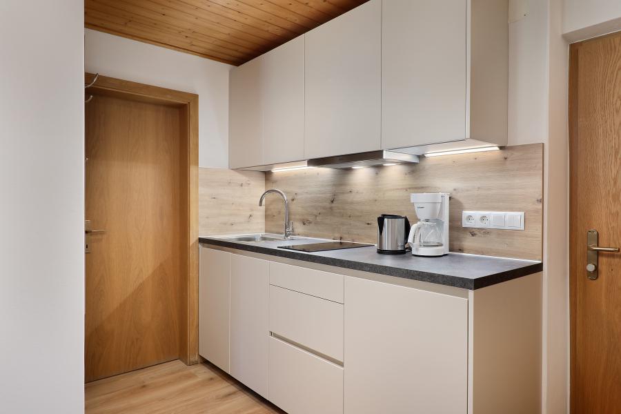 Ferienwohnung - Küche mit Kaffeemaschine, Wasserkocher und Toaster
