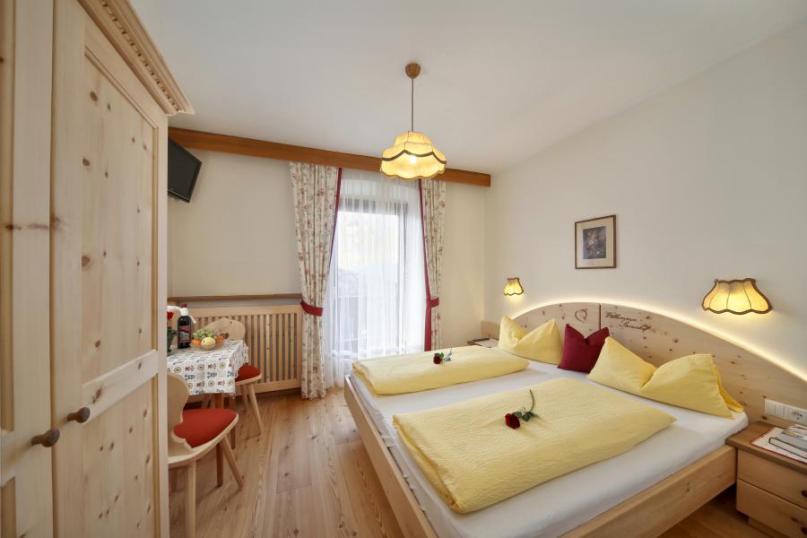 Doppelbettzimmer aus Zirbenholz mit TV,Südbalkon mit Panoramablick 