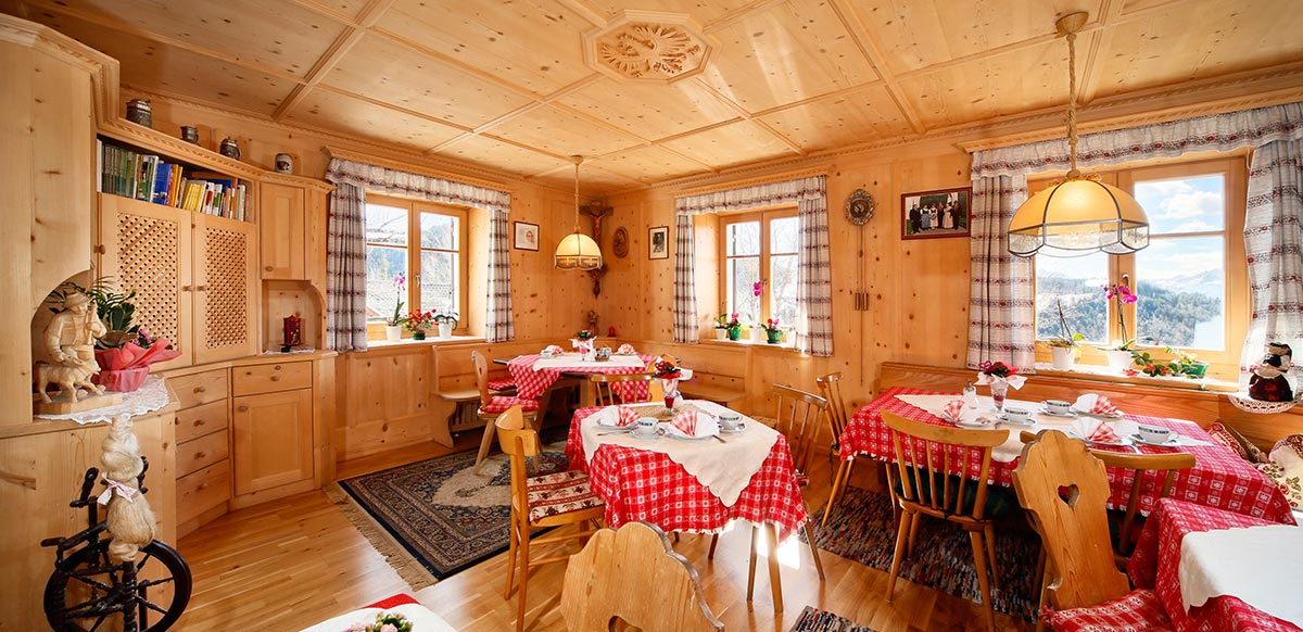 Ferienwohnungen und Zimmer am Steinerhof in Hafling